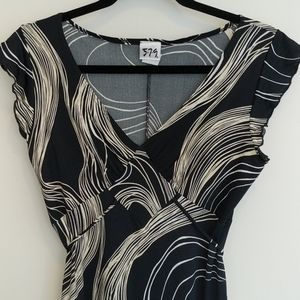 5 7 9 Dress Stretchy front detail Ties in the back